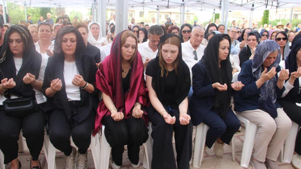 Ferdi Zeyrek için Hatuniye Camii'nde mevlid programı