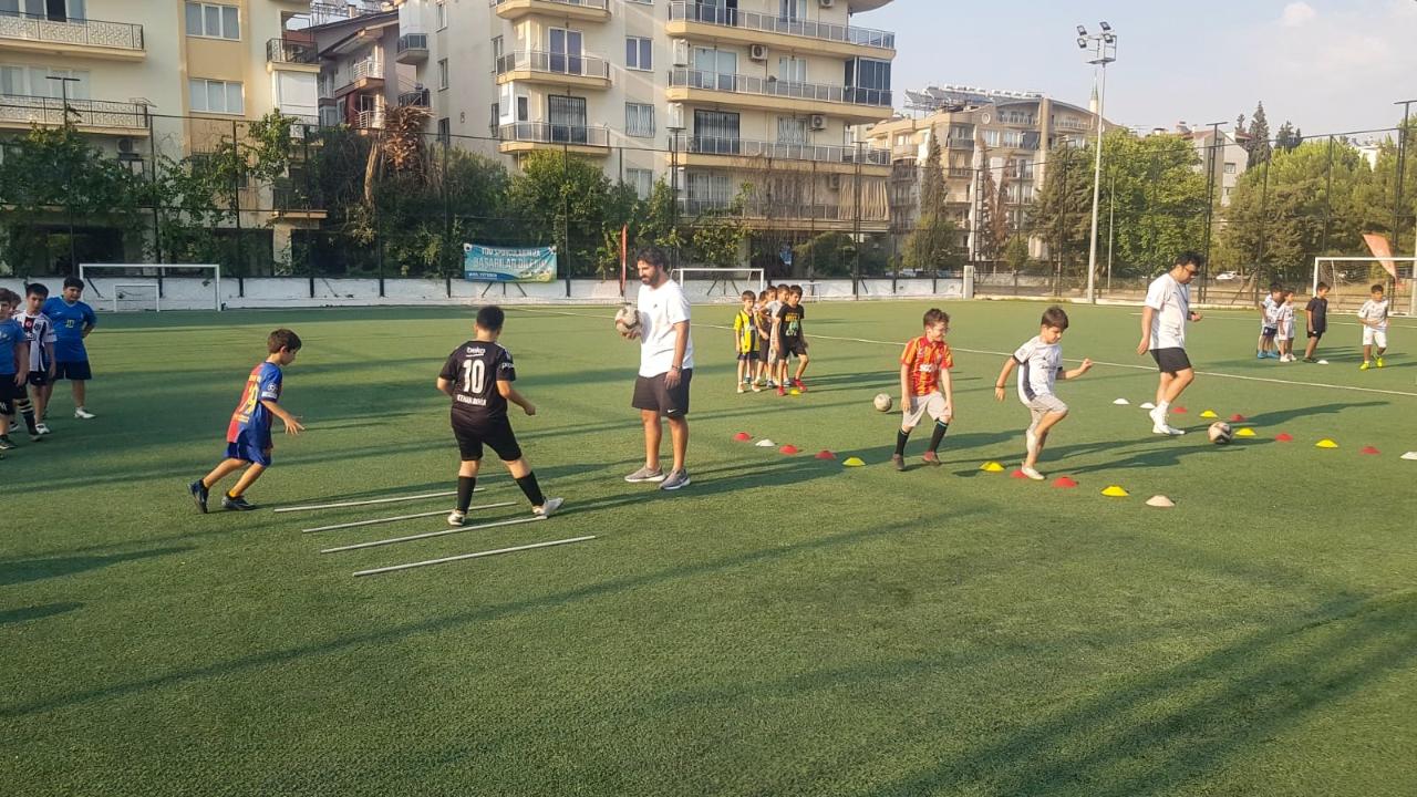 KUŞADASI BELEDİYESİ’NDEN YEŞİL DOKUYA TİTİZ DOKUNUŞ