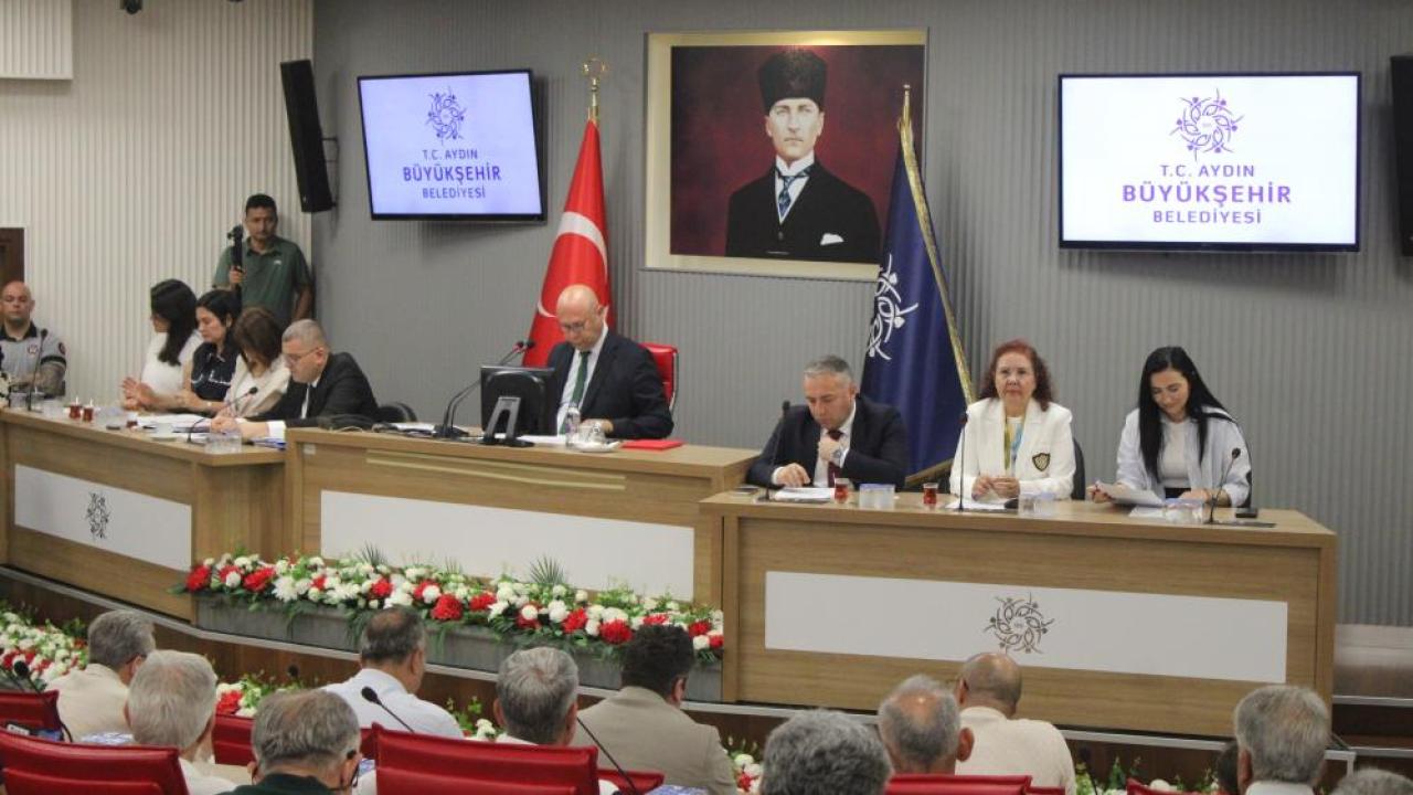 MECLİS DİVAN BAŞKAN KATİPLİĞİNE İREM GÜRSOY SEÇİLDİ