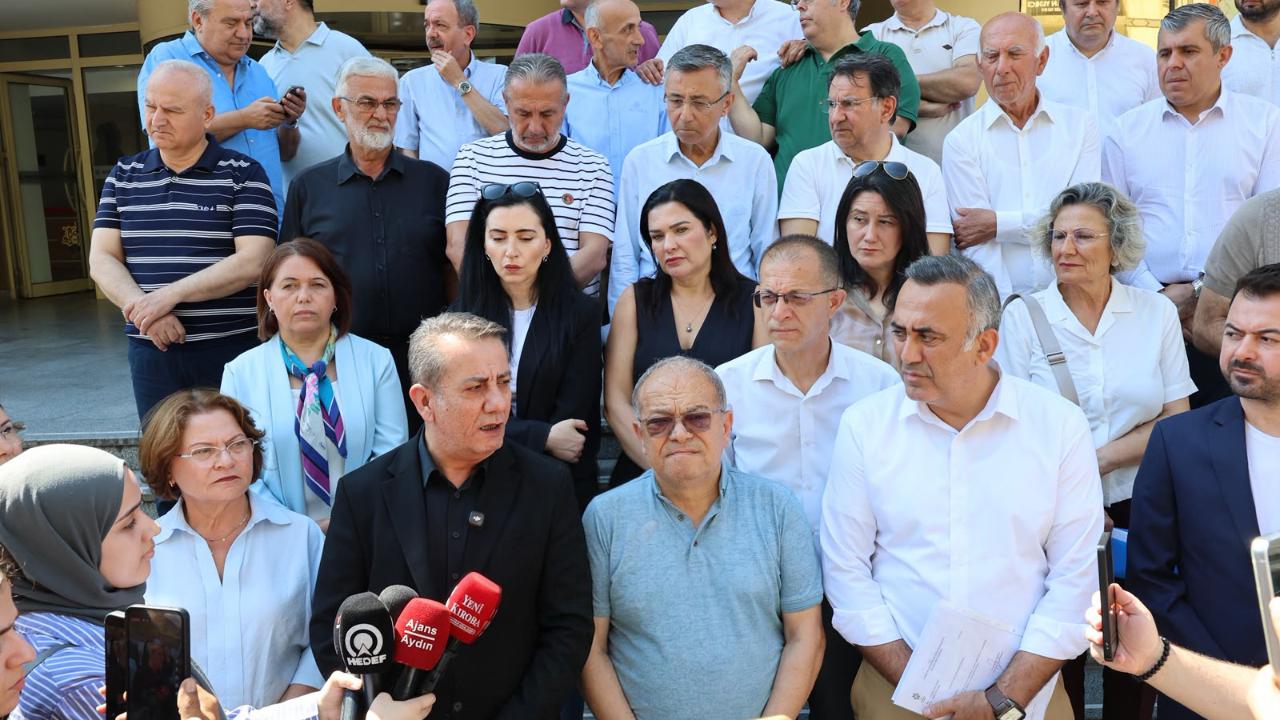 MECLİSE MİKROFONU İLE GELEN BAŞKAN YETİŞKİN’E ZABITA ENGELİ