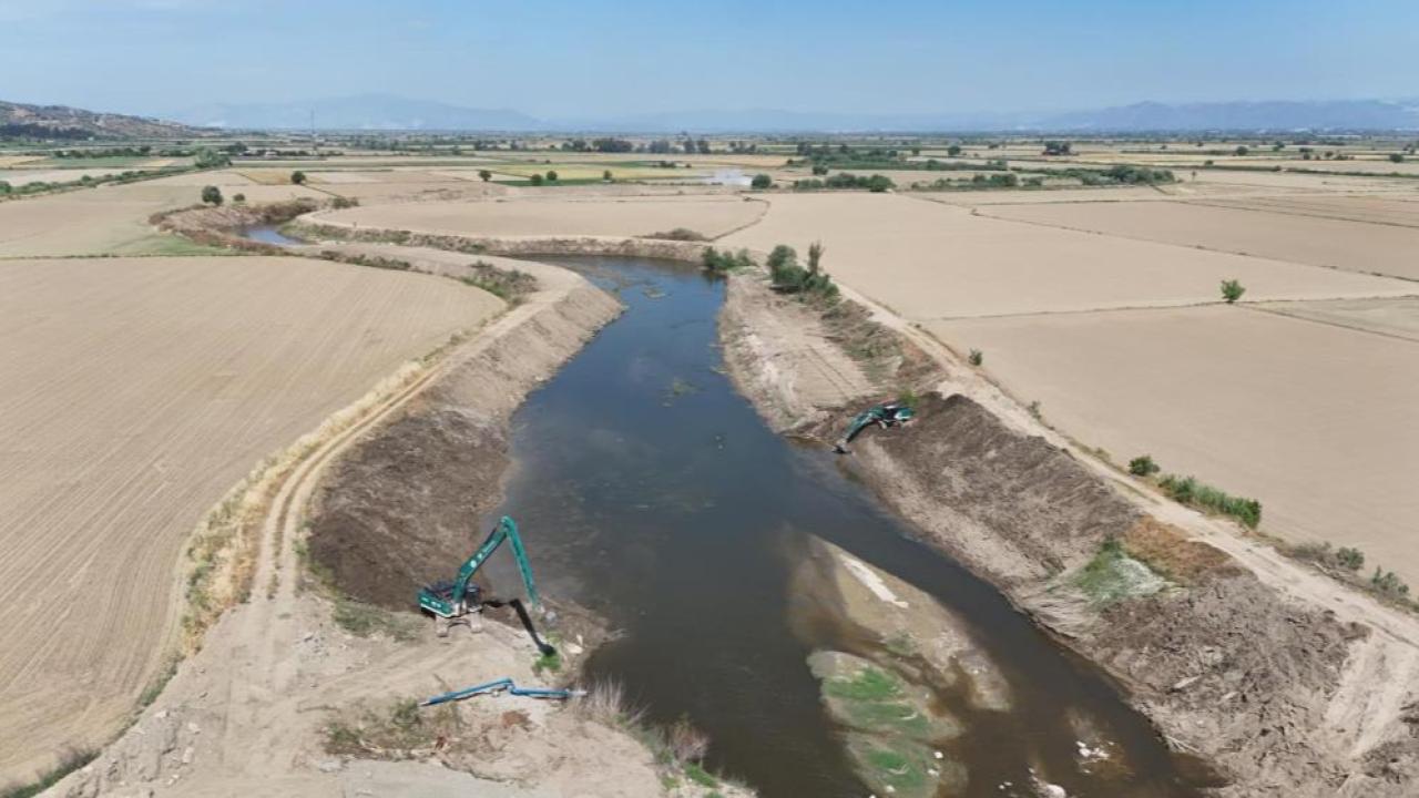 Menderes Nehri'nde ıslah çalışmaları sürüyor
