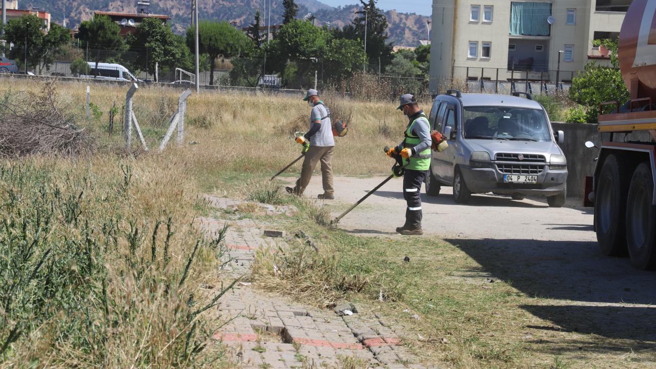 NAZİLLİ BELEDİYESİ YOL YENİLEME ÇALIŞMALARINA HIZ KESMEDEN DEVAM EDİYOR