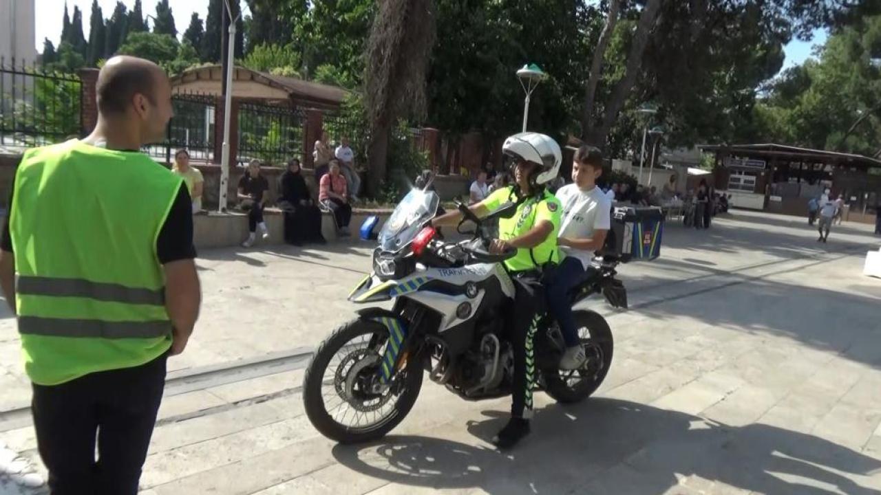 Veliler, kimliği kaybolan genç için seferber oldu. Sınava saniyeler kala yetişti
