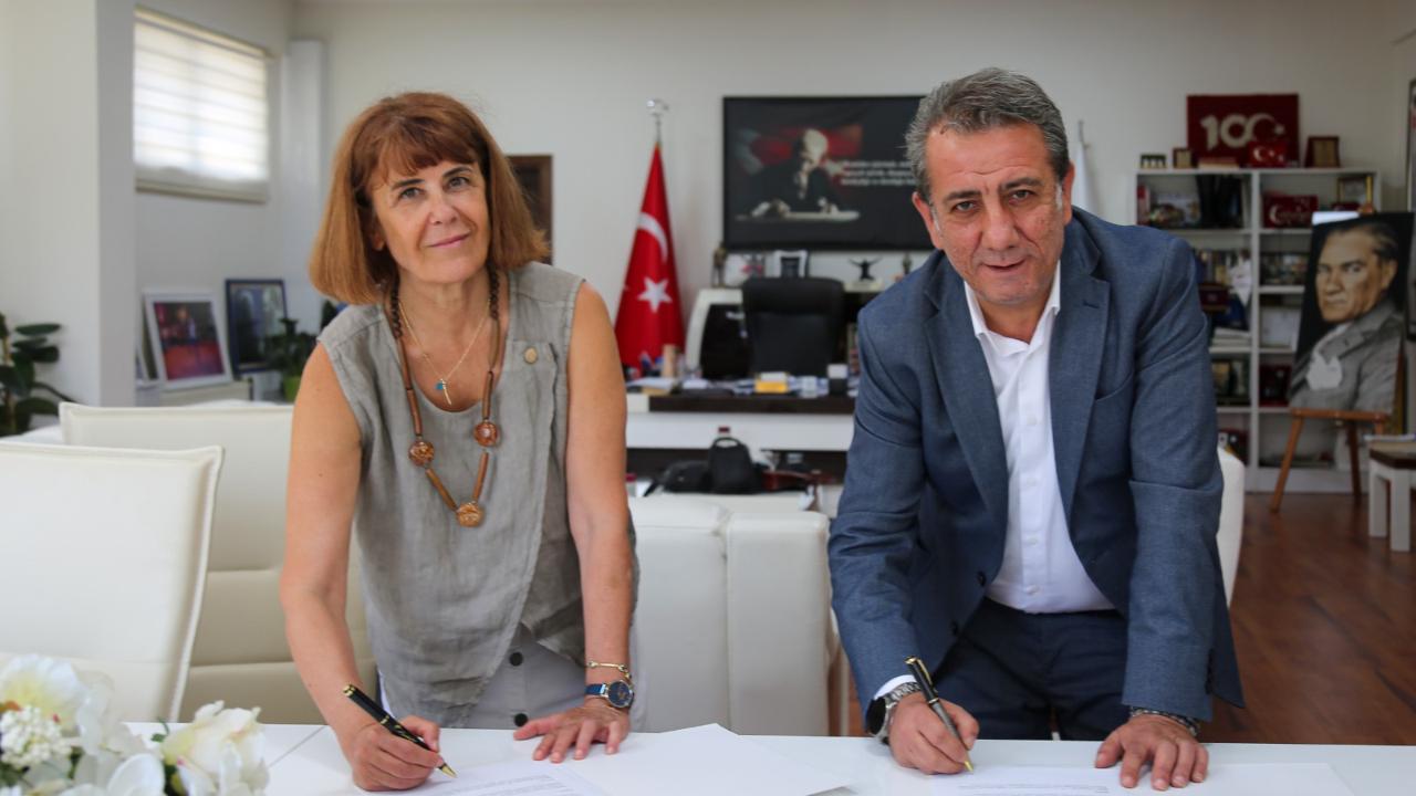 BAŞKAN ANIL YETİŞKİN SÖZÜNÜ TUTTU: EFELER’DE TARİHİ BİNA "ATATÜRK KÜLTÜR EVİ" OLARAK PROTOKOLE BAĞLANDI