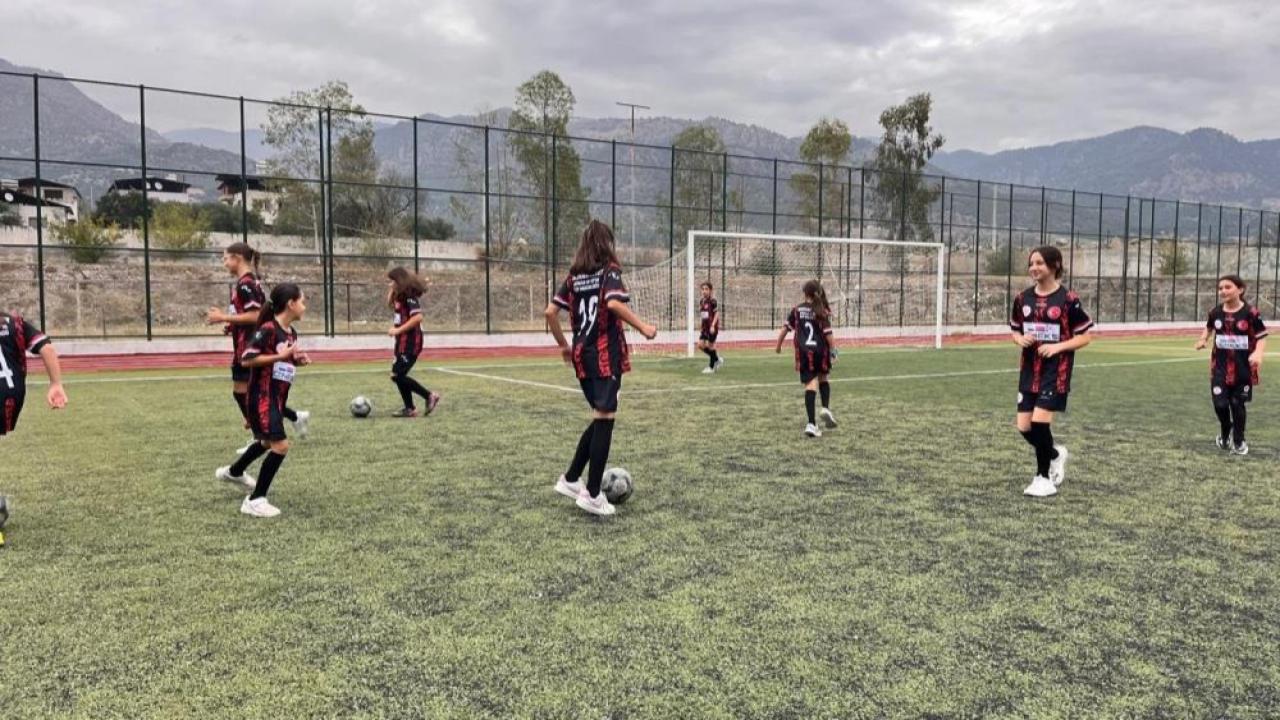 Buharkent'te uyuşturucuyla mücadeleye futbol desteği