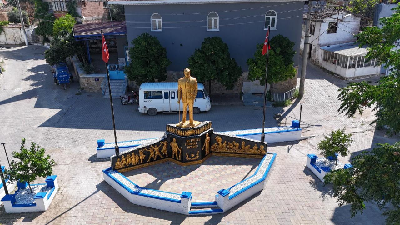 YAZIKENT ATATÜRK MEYDAN PARKI'NDA PEYZAJ VE ÇEVRE DÜZENLEME ÇALIŞMALARI TAMAMLANDI