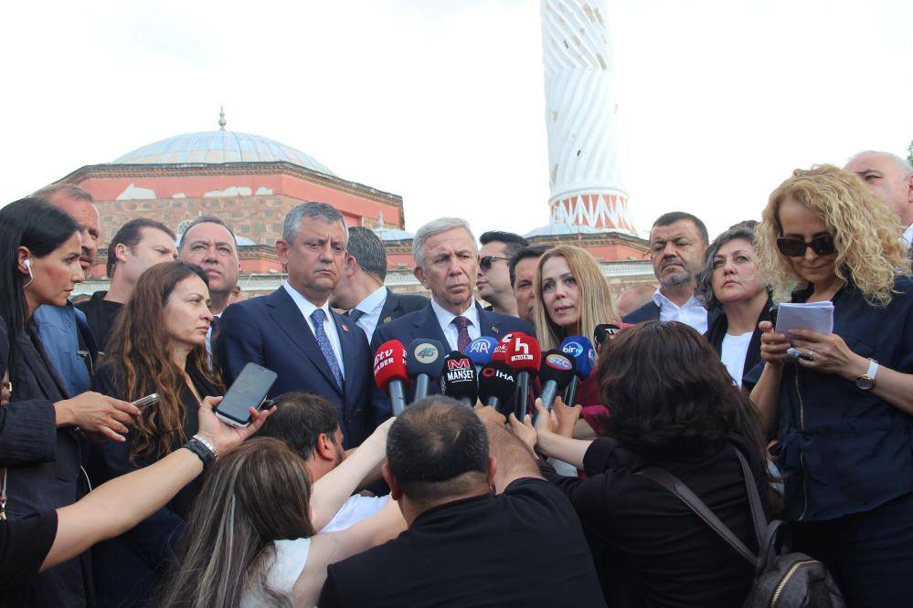 Ferdi Zeyrek için Hatuniye Camii'nde mevlid programı