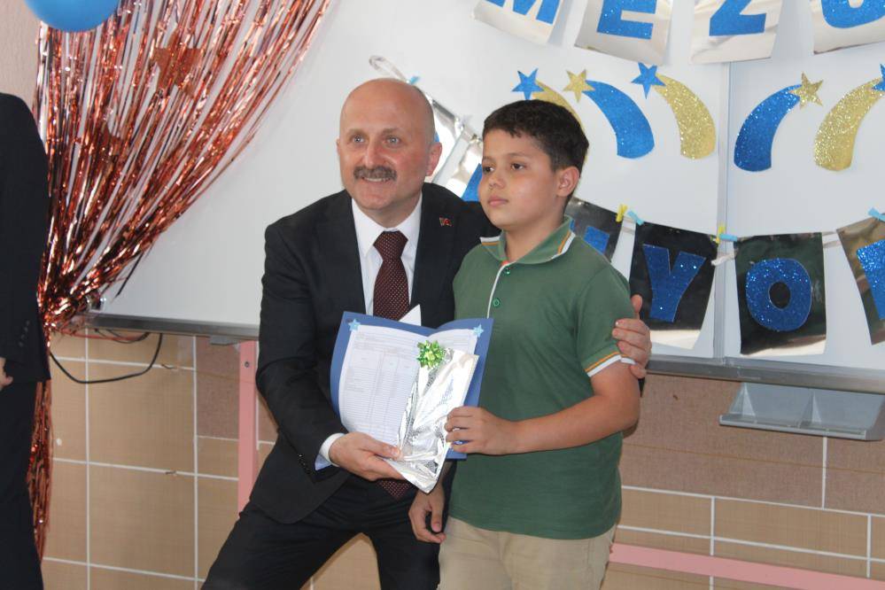 Aydın'da 190 bin öğrenci karne aldı